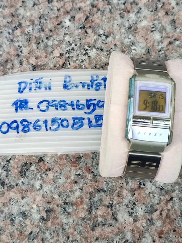 Casio 1605 LA-200 ระบบ LCD Digital Quartz ทรงสี่เหลี่ยม ขนาด 25 มม Vintage