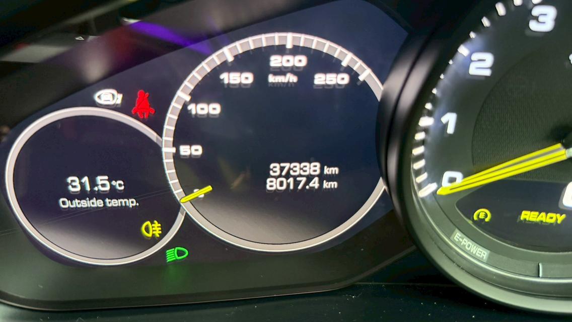 Porsche Cayenne Coupe E-Hybrid 2020 สีส้ม Lava Orange รูปที่ 10