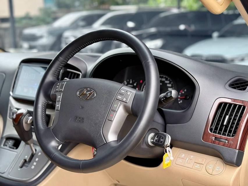 HYUNDAI GRAND STAREX 2.5 PREMIUM 2017Grand Starex Premium 11 ที่นั่ง ดีเซล 170HP หรู กว้าง นั่งสบาย รูปที่ 7