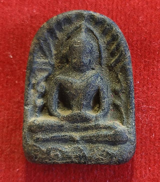 พระกำแพงซุ้มกอ พิมพ์ใหญ่มีกนก