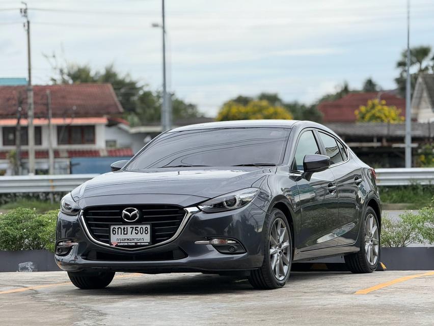 MAZDA MAZDA3, 2.0 SP โฉม ปี14-19 4Dr สีเทาตัวท็อป เบนซิน มือเดียวป้ายแดง ปี 2016จด2017🚀🚀 ไมล์แท้ 108,301 km.️✅ รๅคๅ 378,000 บาท🏦🏦 ผ่อน 7,471 บาท