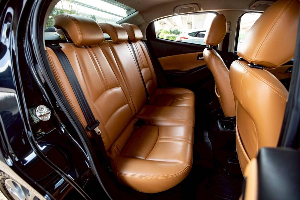 Mazda2 1.3 C Sedan ปี 2021 สีดำ มือเดียวป้ายแดง 13