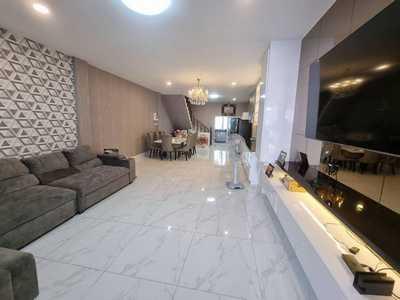 บ้านให้เช่าสุทธิสาร 4ห้องนอน ใกล้ใต้ดินสุทธิสาร500เมตร จอดรถในบ้านได้2คัน มีเฟอร์นิเจอร์
