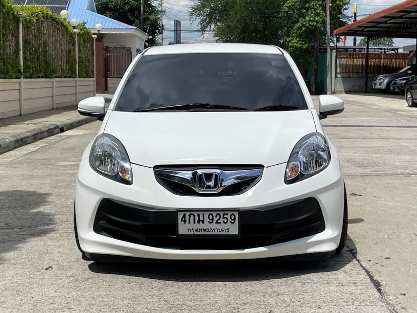 🚗 HONDA BRIO 1.2 V (Minorchange) AT ปี 2015✨ รถบ้านแท้ สภาพนางฟ้า พร้อมใช้งาน133609 km ✅ รุ่นไมเนอร์เชนจ์ ภายในโทนดำ สปอร์ตสวย รูปย่อยที่ 3
