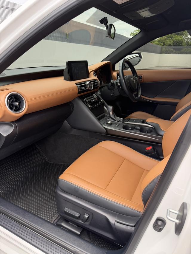 LEXUS IS 300h LUXURY ประกันชั้น 1 เจ้าของขายเอง สภาพป้ายแดง รูปที่ 13