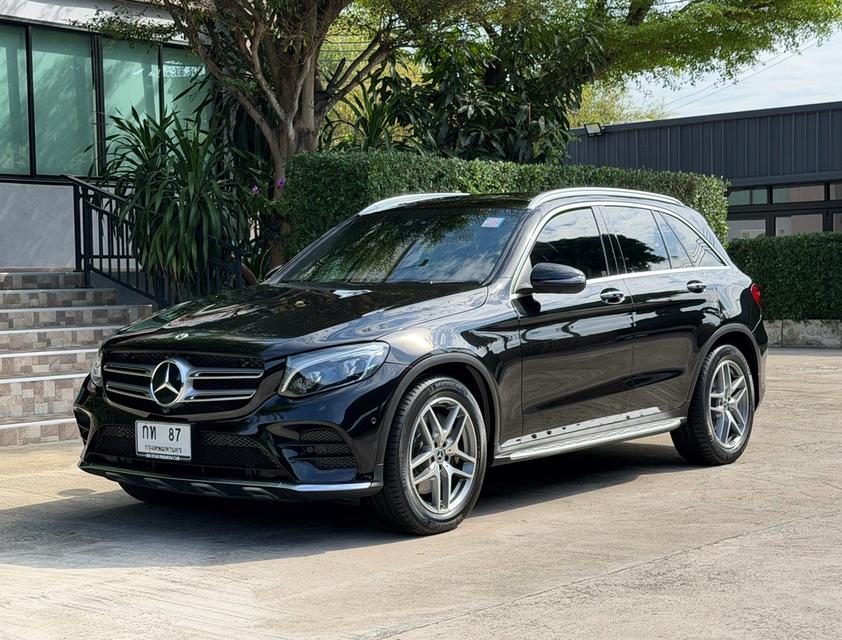 2019 BENZ GLC250D AMG รถมือเดียวออกป้ายแดง วิ่งน้อย เข้าศูนย์ทุกระยะ รถไม่เคยมีอุบัติเหตุครับ รูปที่ 4
