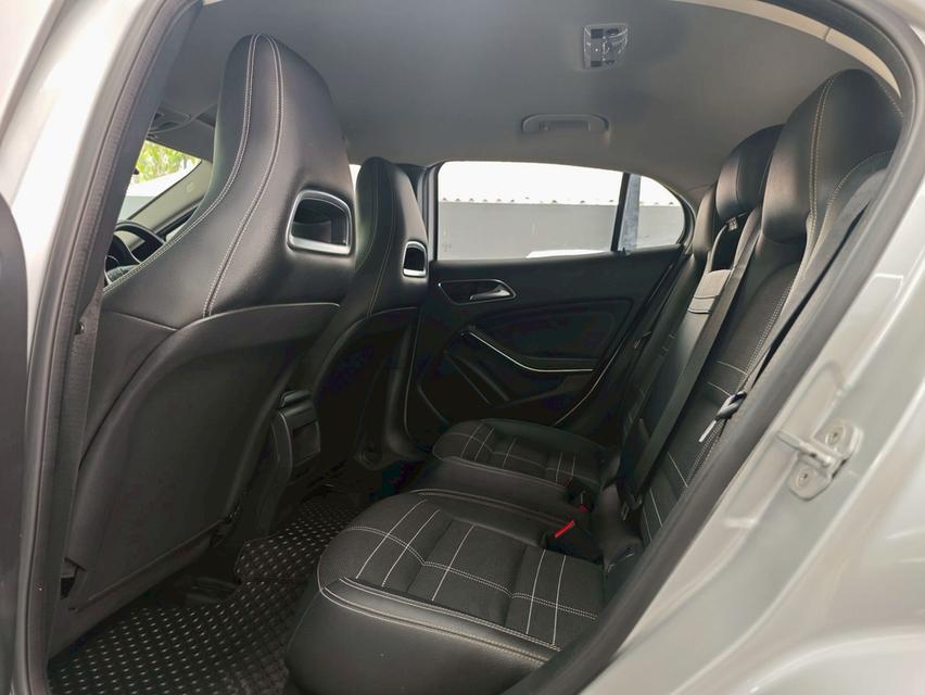 Mercedes Benz GLA 200 W156 ปี 2015 รูปที่ 13