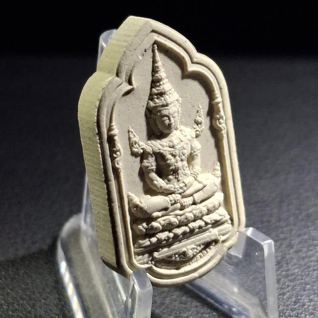พระสยามพุทธาธิราช พุทธศักราช 2566 ซึ่งจัดสร้างขึ้นเพื่อเป็นสัญลักษณ์ แห่งความมั่นคงสถาพรของสถาบันชาติ ศาสนา และ พระมหากษัตริย์ (เนื้อผง+เนื้อโลหะ) รูปย่อยที่ 4