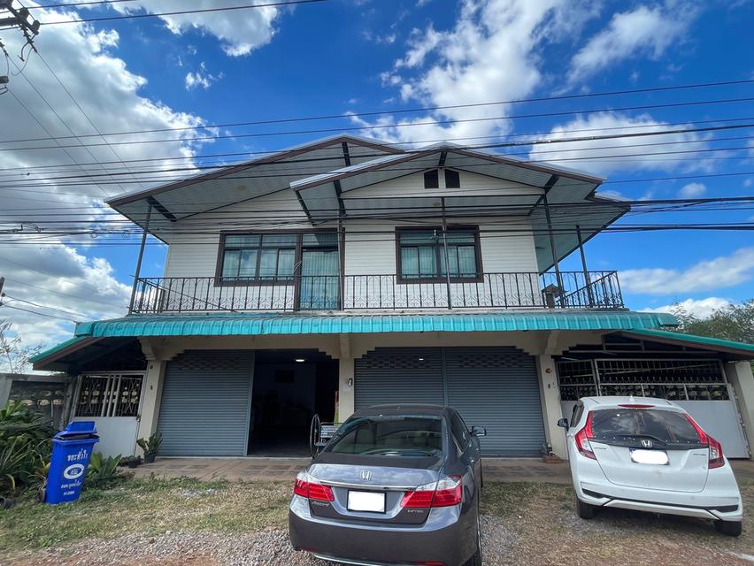 บ้าน 2 หลังติด ในจัตุรัส จังหวัด ชัยภูมิ 5