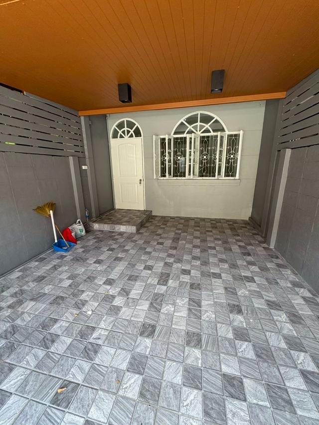 🔑 **ทาวน์เฮาส์รีโนเวทใหม่ ราคาจับต้องได้ ใกล้รถไฟฟ้าสายสีชมพู** 🔑 3