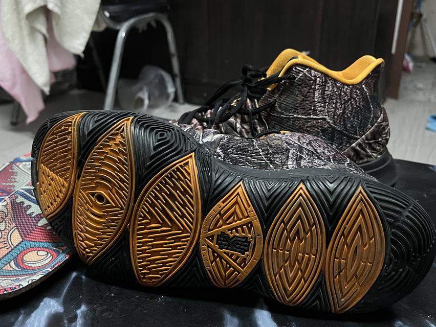 Nike kyrie 5 "taco". 3