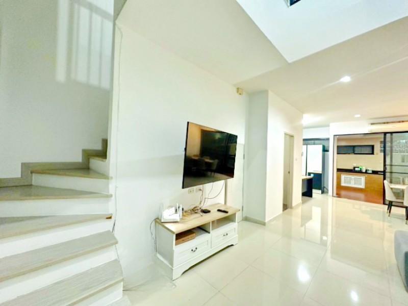 เมกาบางนา 2.5 กม. ทาวน์โฮม 3 ชั้น 2 นอน ถ.กาญจนาภิเษก บางนา-ตราด กม.8 3 น้ำ พร้อมเฟอร์ฯ และเครื่องใช้ไฟฟ้าครบ อีโค สเปซ 4