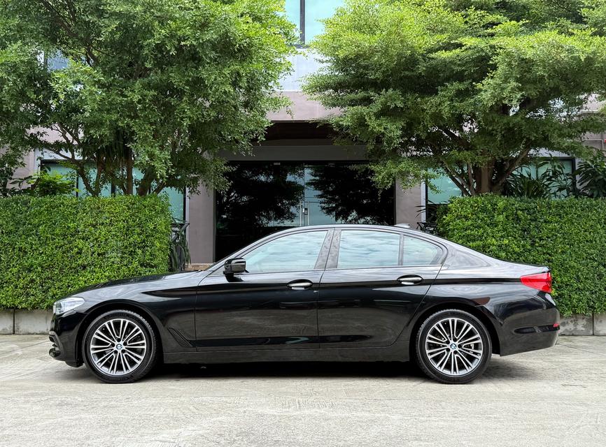 2018 BMW 520D SPORT LINE รถมือเดียวออกป้ายแดง รถวิ่งน้อย เข้าศูนย์ตลอด รถไม่เคยมีอุบัติเหตุครับ 5