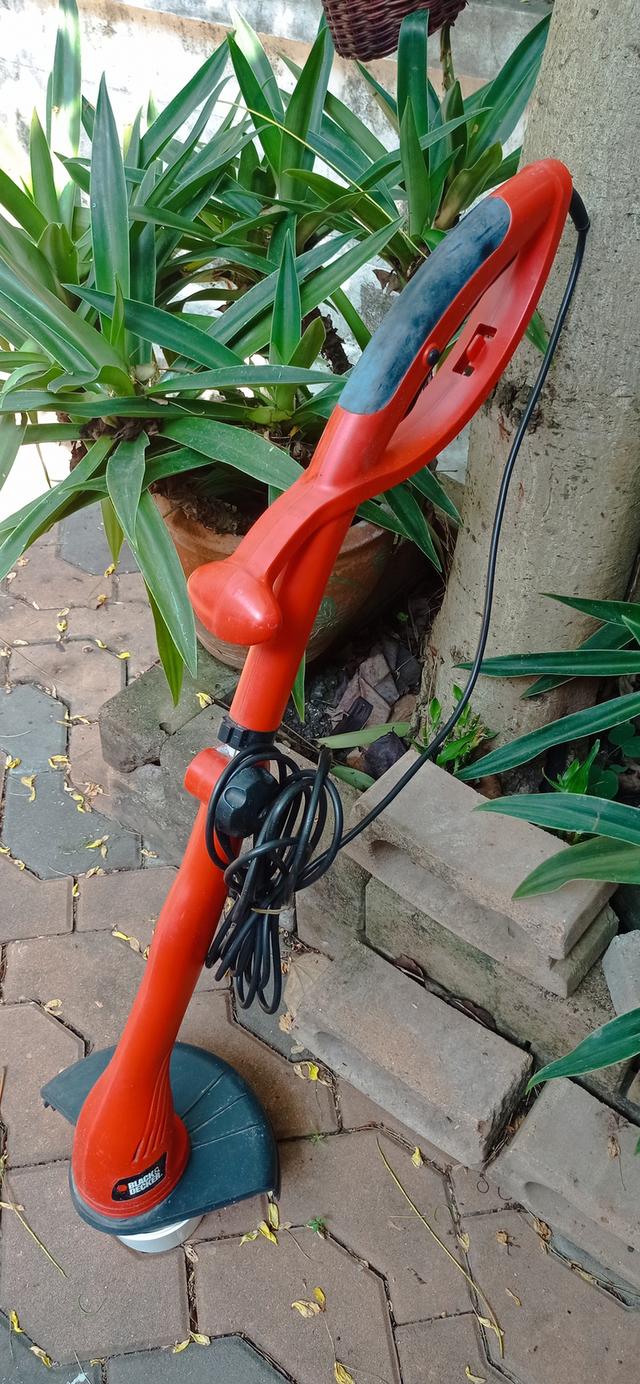 เครื่องตัดหญ้า Black and Decker รุ่น GL300-B1 ใช้งานได้ปกติ