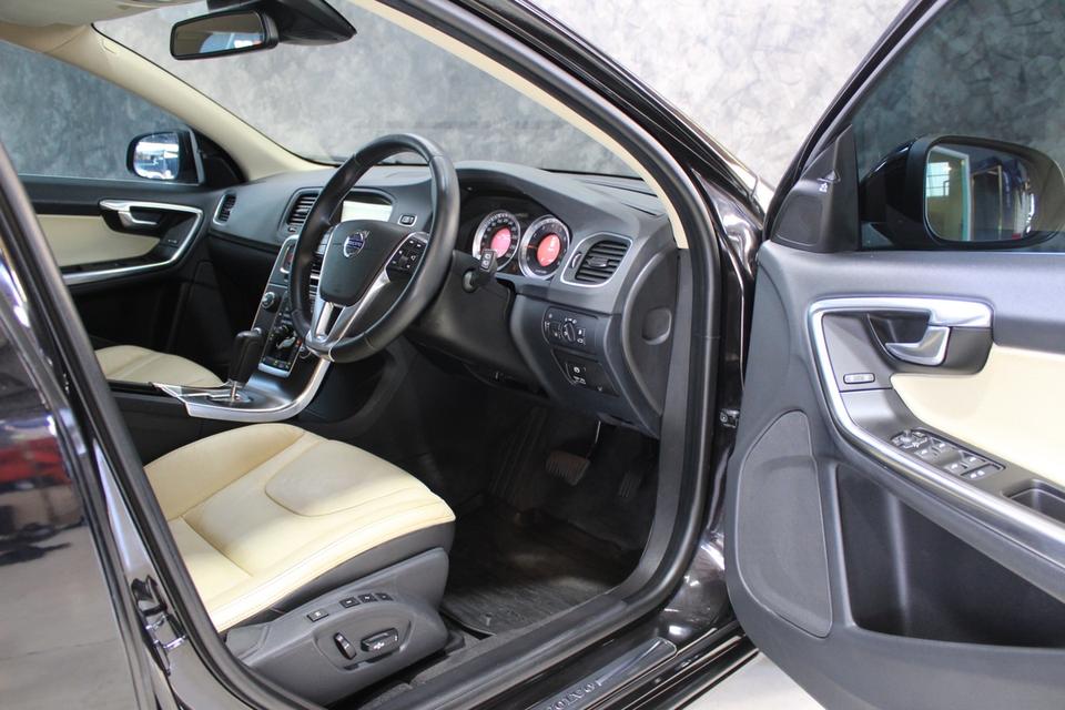 รหัสรถ JRS6700 Volvo V60 1.6 DRIVe Wagon ปี2013 11