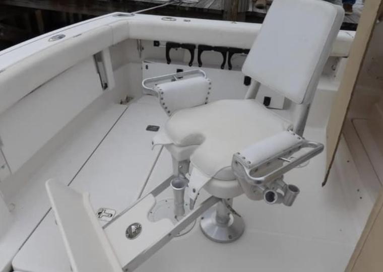 FISHING BOAT TIARA 31 Feet- CABIN- 520 hp 4