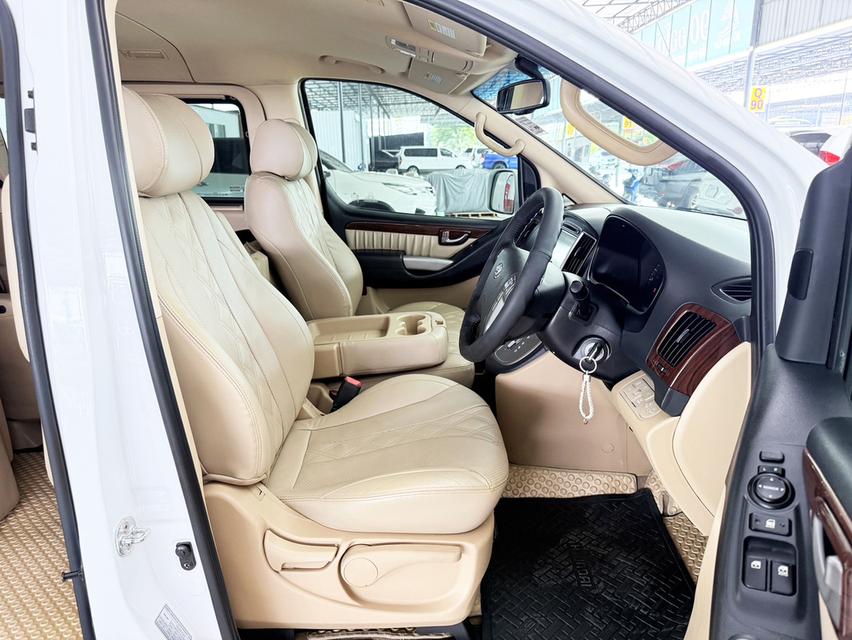  Hyundai Grand Starex 2.5 VIP (ปี 2017) Wagon AT 8