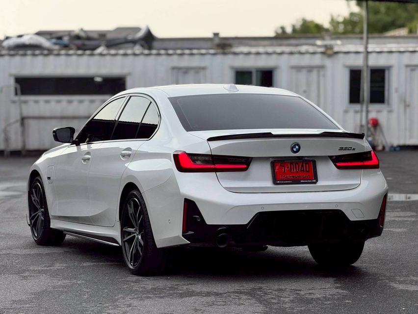 BMW 330e M Sport LCI 2023 รถสภาพป้ายแดง แต่ถูกกว่ากันเป็นล้าน