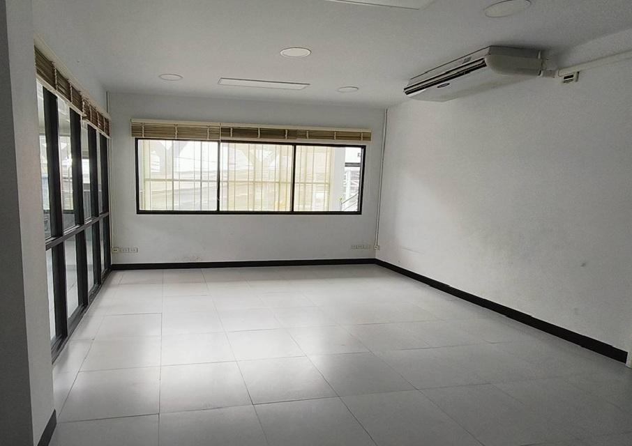 ให้เช่าอาคารสำนักงาน 3 ชั้น พื้นที่ใช้สอย 1250 ตารางเมตร ทำเล ริมถนนวิภาวดี-รังสิต ใกล้เซียร์รังสิต / พื้นที่จอดรถ 15 คัน 5