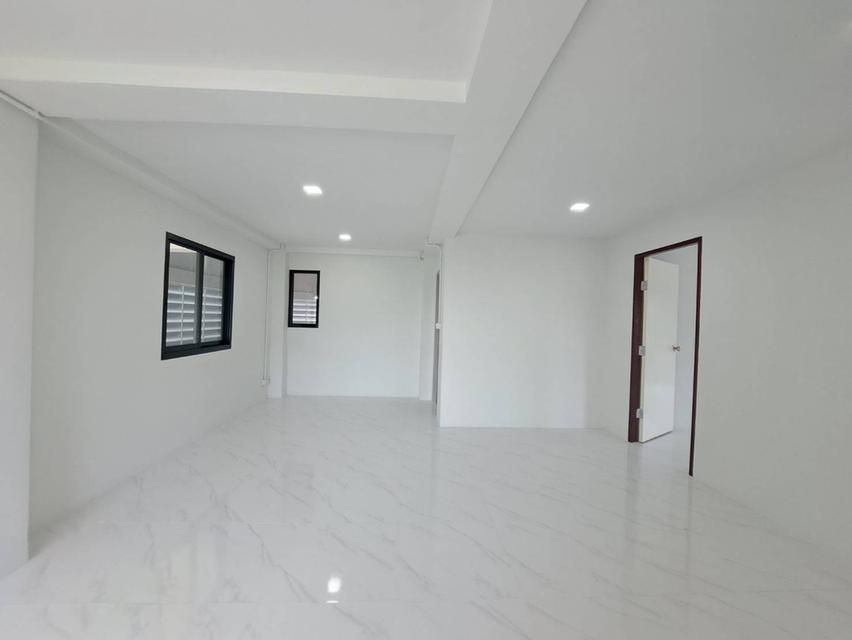 ขายโรงงานและให้เช่าโรงงานพร้อมออฟฟิศ พื้นที่สีม่วงแท้ ขอใบรง.4ได้ มือหนึ่ง พื้นที่ 810 ตรม. ตำบลแคราย สมุทรสาคร ถนนเศรษฐกิจ ใกล้ถ.พุทธสาครและบางบอน5 7