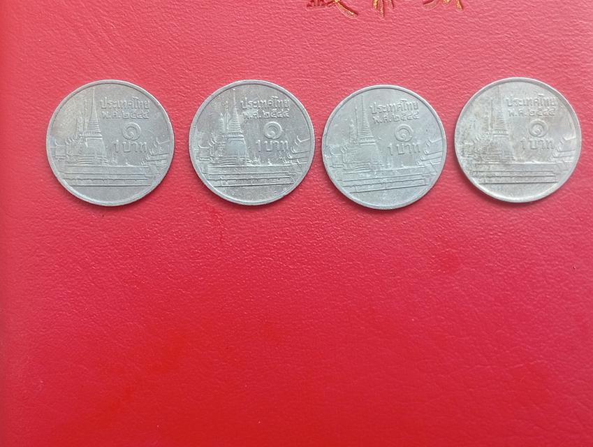 เหรียญ 1 บาทรัชกาลที่ 9 (2544)พระเศียรเล็กเหมาะสำหรับเหล่านักสะสมที่ชอบๆกันครับปล่อยให้เช่าซื้อกันในราคาที่พอดีๆในความต้องการที่จะหาได้ 2 เหรียญ 5,000