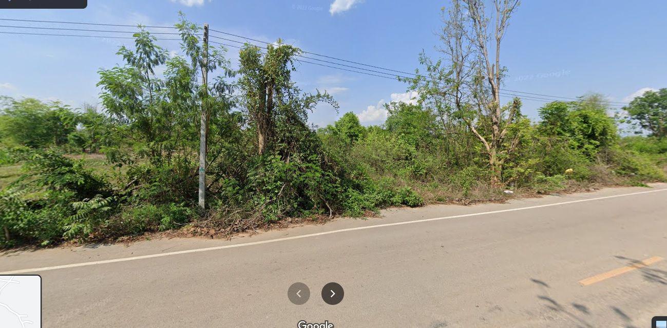 ขายที่ดินเปล่า 4 ไร่ครึ่ง ติดถนนลาดยาง ห่างซุปเปอร์พหลโยธิน(๑) กรุงเทพ-ลำปาง-เชียงใหม่ 500 เมตร มีน้ำไฟฟ้าพร้อม 1