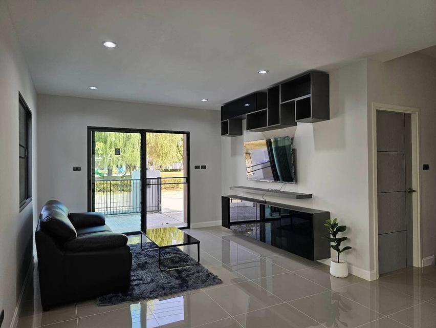 🌟🏠 ให้เช่าบ้านเดี่ยวสองชั้นในโครงการ พร้อมคลับเฮ้าส์ สระว่ายน้ำ และระบบรักษาความปลอดภัย 24 ชั่วโมง อยู่สบาย ปลอดภัยทุกวัน 9