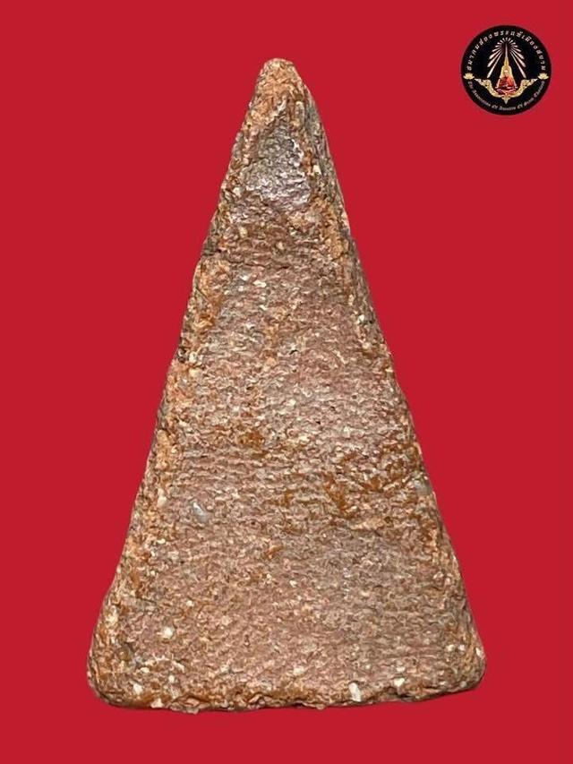 พระนางพญา พิมพ์อกนูนใหญ่ เนื้อดินเผา รูปที่ 4