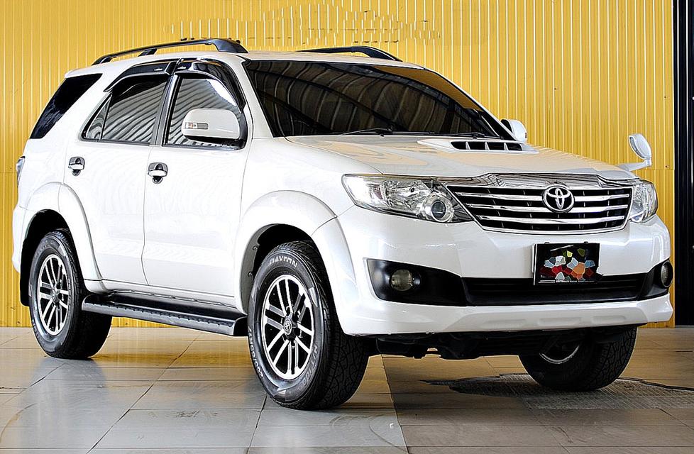 2014 Toyota Fortuner 3.0 V VN Turbo 2WD สีขาว เกียร์อัตโนมัติ 5 Speed สวยมาก ราคาคุยได้ รูปที่ 4