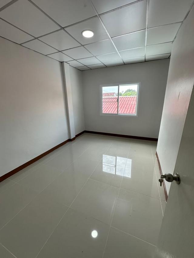 ขาย :ทาวน์เฮาส์ 2 ชั้น บ้านเนื้อที่ 18 ตรว  หมู่บ้านมารวย 1 ซอย 3 ถนนพหลโยธิน 54/1 แยก 4  7