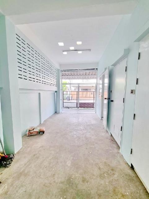โกดัง พร้อมบ้านเดี่ยว บิ๊กซีท่าอิฐ 2.6 กม.2 นอน MRT บางรักน้อย-ท่าอิฐ 1.4 กม. ห้องประชุม 800 ตร.ม.200 ตร.วา. ตลาดแยกบางพ 6