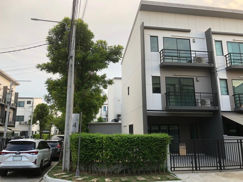 ขายบ้านกลางเมือง รามอินทรา  - วัชรพล บ้านเลขที่  9/71 ตั้งอยู่หัวมุมซอย 4 ทาวน์โฮม / Home Office 3 ชั้น  ยังไม่เคยมาอยู่อาศัย 1