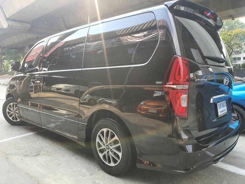 Hyundai H-1 2.5 Deluxe ปี 2019 สีน้ำตาลดำ รถมือ1 เช็คศูนย์