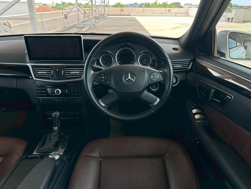 MERCEDES-BENZ E200 CGI Saloon (W212)1.8L Turbo 7G-Tronic BlueEfficiency 13