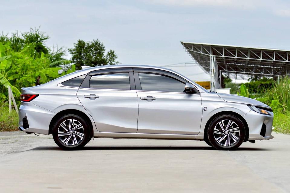 Toyota Yaris Ativ 1.2Premium Sport ปี23 5