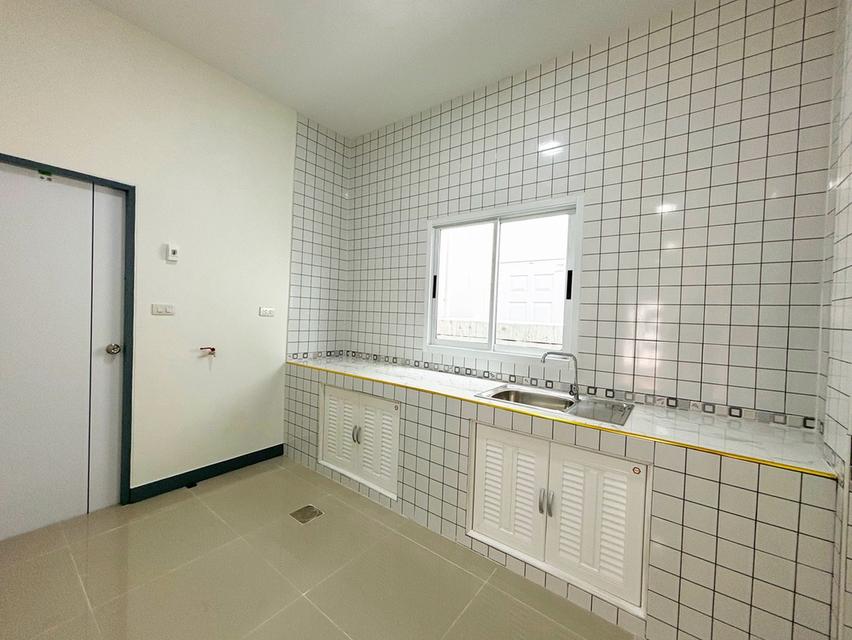 ทาวน์เฮ้าส์ 1 ชั้น เนื้อที่ 27.2 ตร.ว.ซอยพยอม 10 ต. พยอม อ. วังน้อย จ. พระนครศรีอยุธยา  11