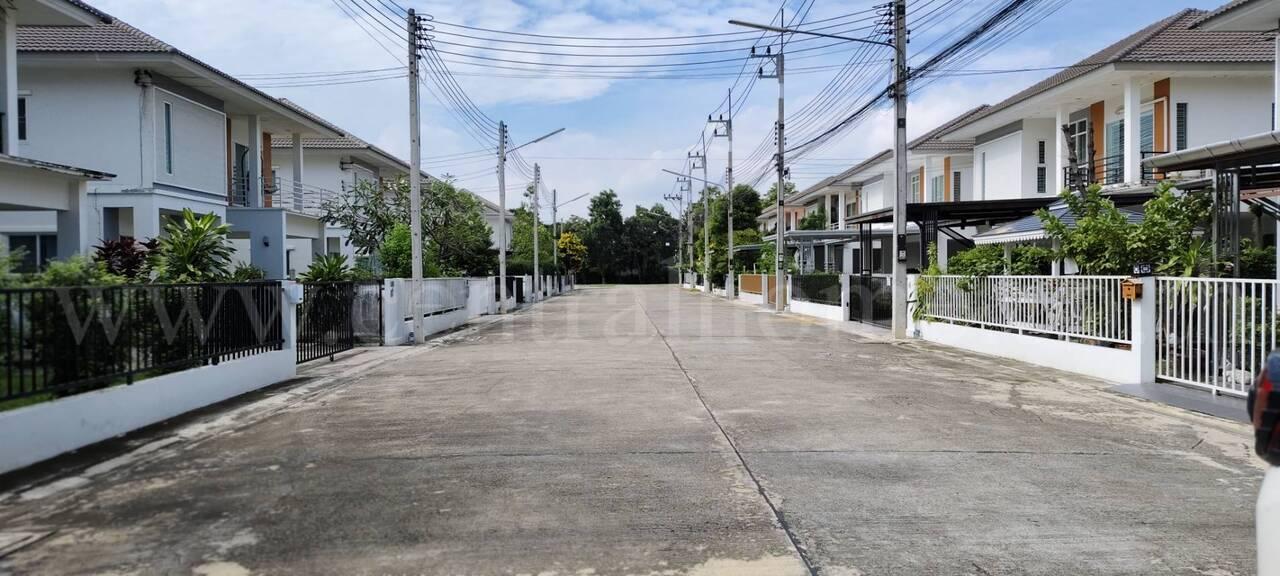 ทาวน์เฮ้าส์ ธาราศิริ โพรงมะเดื่อ ใกล้ แม็คโคร นครปฐม 10