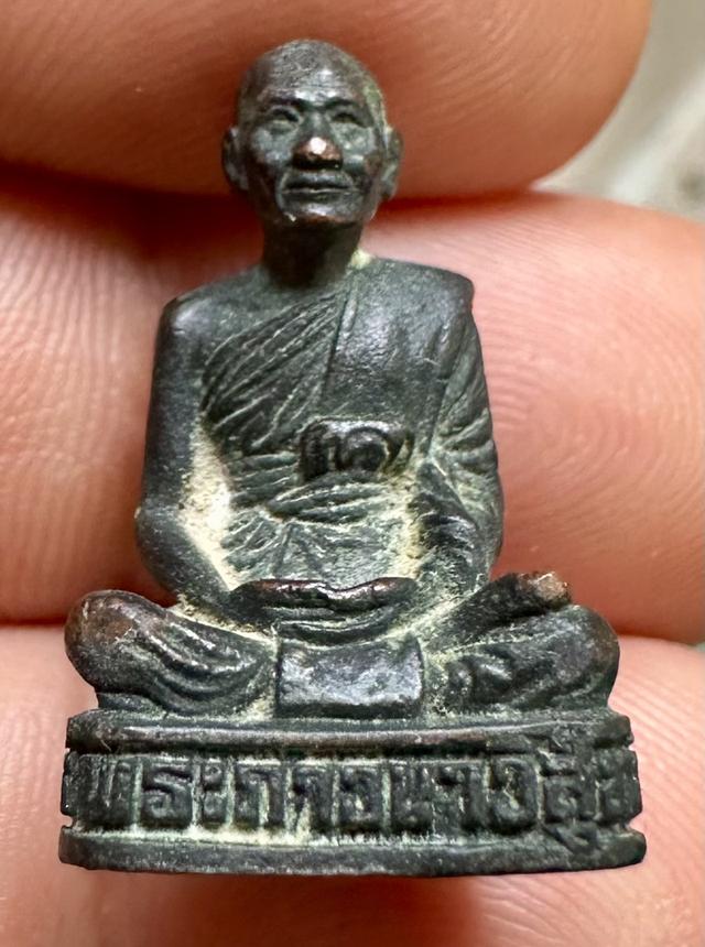 รูปหล่อลอยองค์รุ่นแรก(กริ่งกังวาน)31 หลวงพ่อจรัญ วัดอัมพวัน สิงห์บุรี