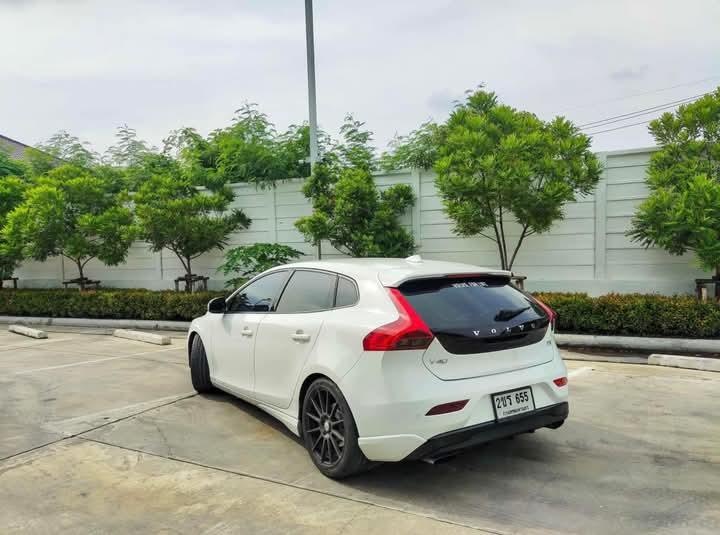 Volvo V40 สีขาวสภาพใหม่ 3