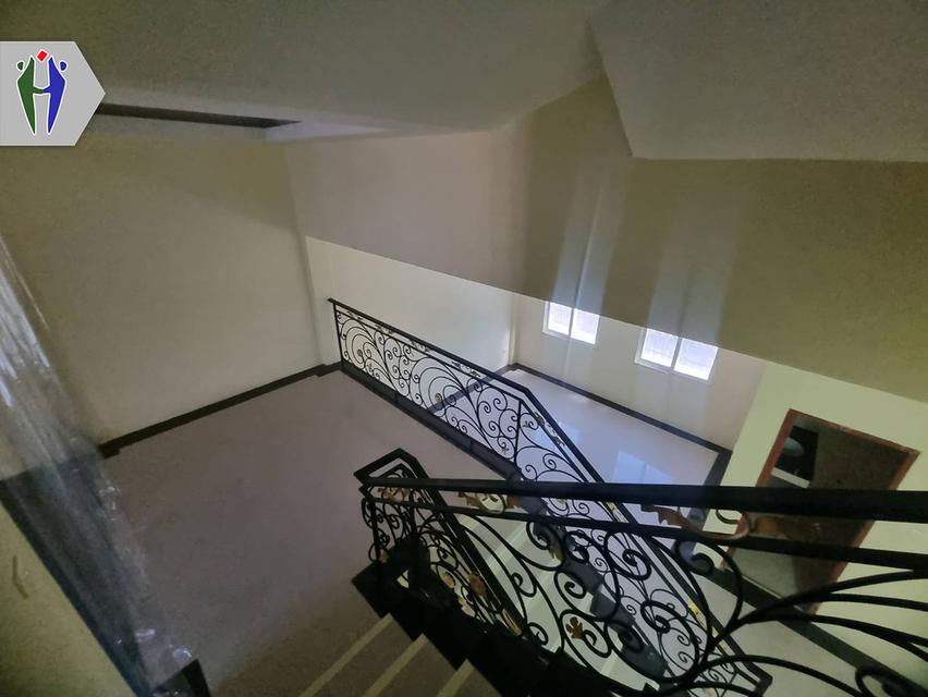 อาคารพาณิชย์ให้ พัทยาใต้ สายสาม ทำธุรกิจได้ พร้อมเข้าอยู่ • อาคารพาณิชย์ 3 ชั้น 24 ตารางวา • มีที่จอดรถหน้าตึก • มีห้องน้ำทุกชั้น • เฟอร์นิเจอร์บางส่ว 7