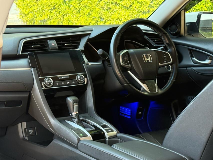 2017 HONDA CIVIC FC 1.8 EL รถมือเดียวออกป้ายแดง รถวิ่งน้อย เข้าศูนย์ทุกระยะ ไม่เคยมีอุบัติเหตุครับ 12