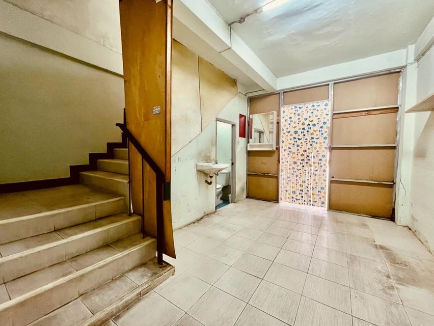 ให้เช่าอาคารพาณิชย์ 3.5 ชั้น 16 ตรว. ถ.ประชาอุทิศ 60-2 ใกล้โรงเรียนอิสลามวิทยาลัย 4