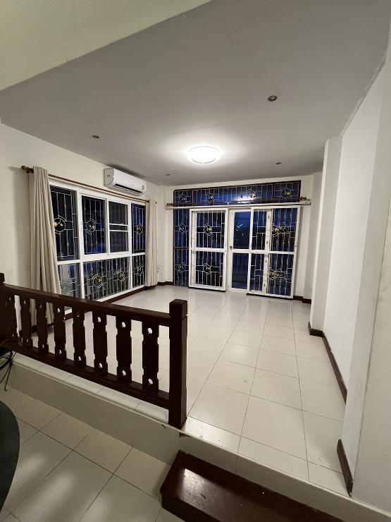 ขายบ้านทาวเฮ้าส์ห้องมุม อยู่หัวหินซอย 6 ใกล้ถนนเพชรเกษม 16