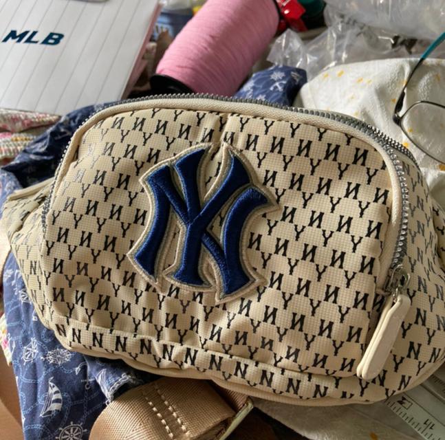 กระเป๋าสะพายข้าง MLB 2