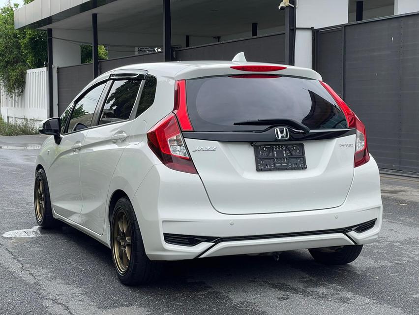 Honda Jazz GK 1.5 S MNC ปี 2018 สีขาว เลขไมล์ 48,xxx km.