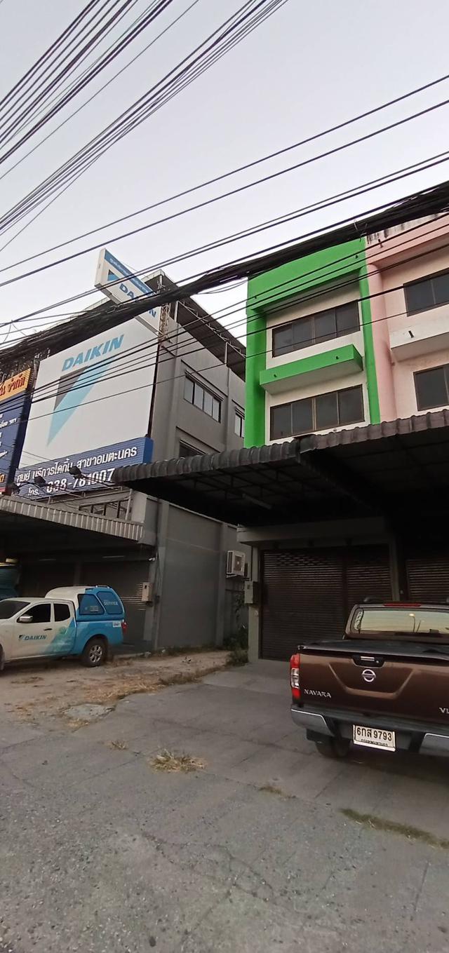 ขายอาคารพาณิชย์ 3 ชั้นครึ่งทำเลดี ถนนเลี่ยงเมืองชลบุรี ตำบลนาป่า อำเภอเมืองชลบุรี จังหวัดชลบุรี  2