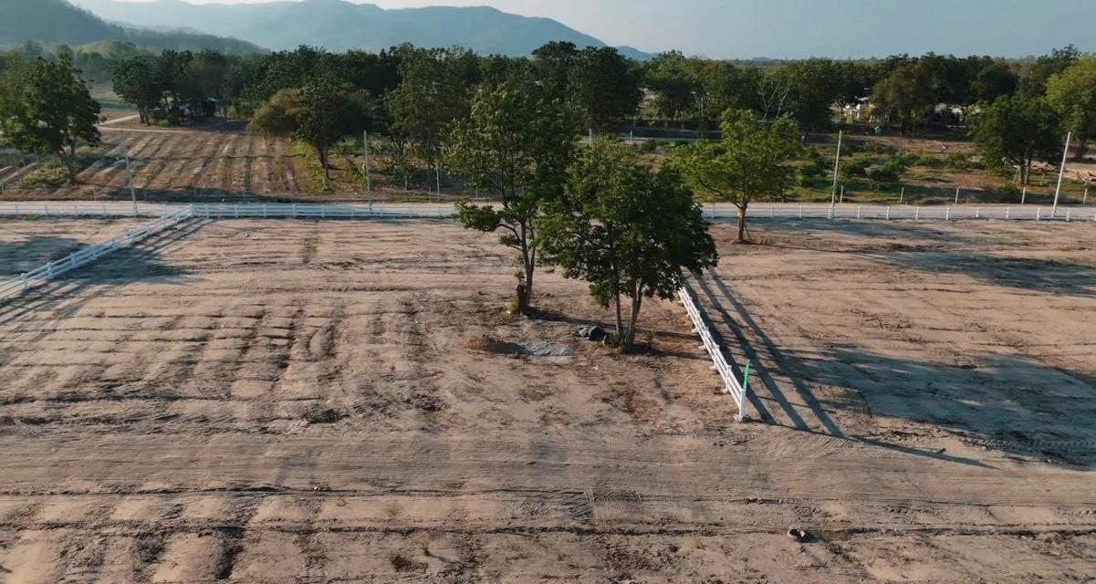 ที่ดิน ทำบ้านสวนติดภูเขาใกล้ทะเลชะอำ ถนนน้ำไฟ แถมรั้วคาวบอย3ชั้น 3