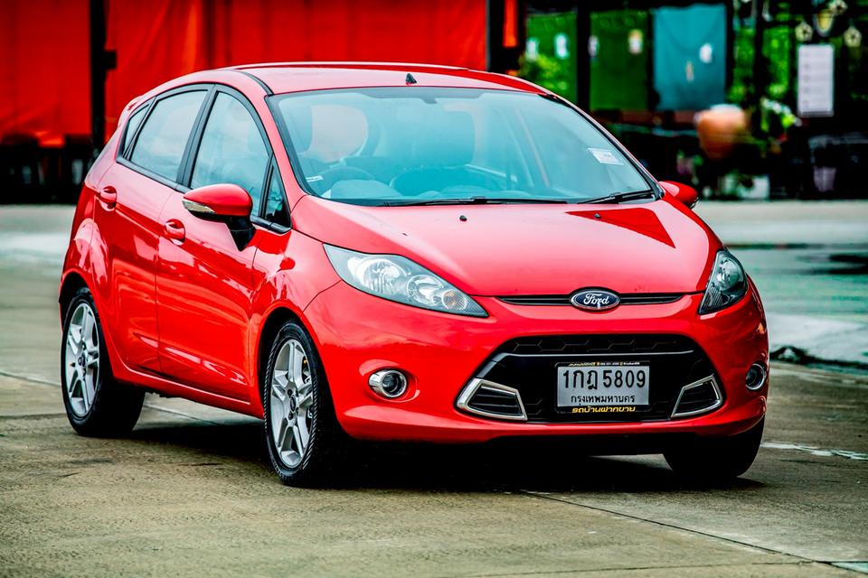 Ford Fiesta 1.5 Sport 5 ประตู สีแดง เกียร์ออโต้ ปี 2012