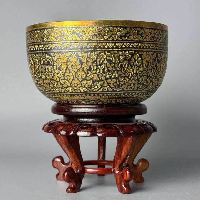 ของสะสมโบราณครับมีราคาแบ่งปันให้ที่อื่นเท่าไหร่ไม่รู้แต่ที่นี่เท่านี้ครับ 8