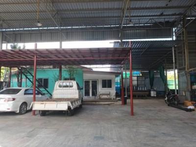 ขายโรงงานพร้อมบ้านศรีราชา พื้นที่ 360 ตรว. โกดังมีขนาด980ตรม. มีบ้าน 2 หลัง พื้นที่สีเหลือง 3